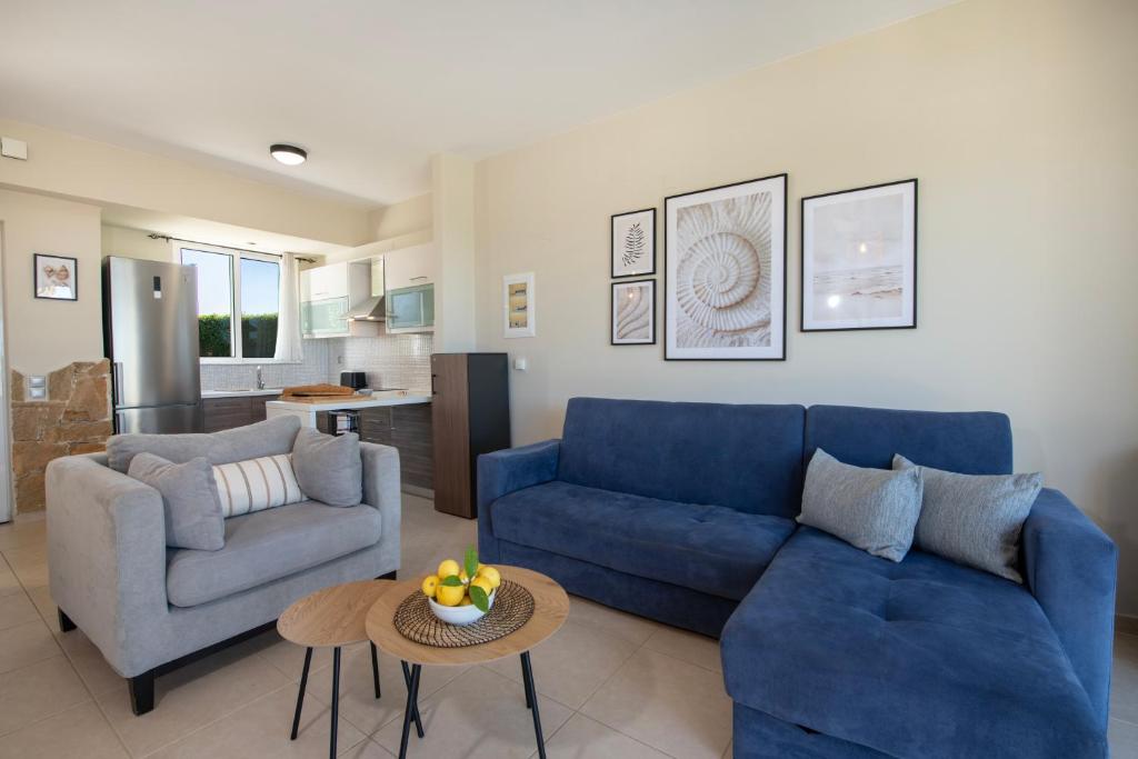 Posedenie v ubytovaní Gabriel apartment with a shared pool close to the beach