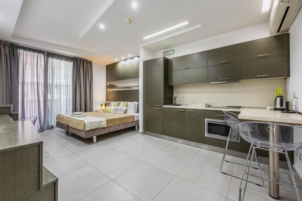 Kuchyň nebo kuchyňský kout v ubytování Jules Suites