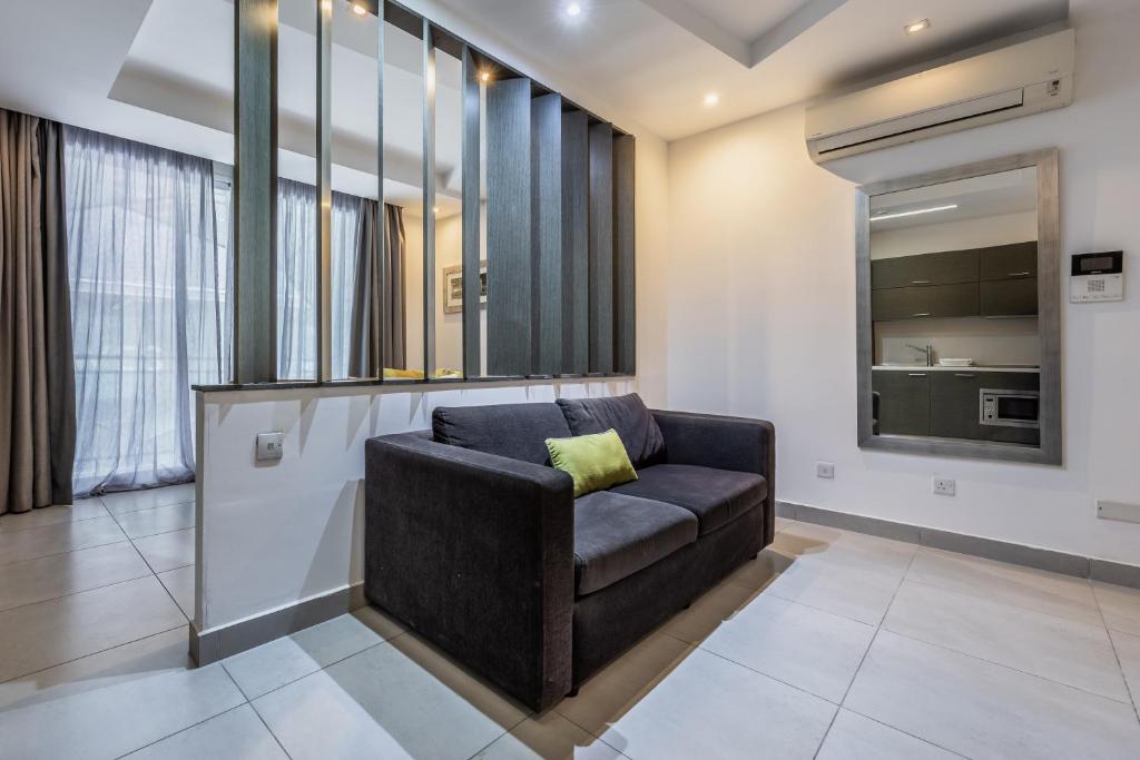 Kuchyň nebo kuchyňský kout v ubytování Jules Suites