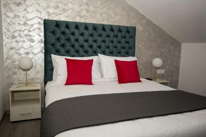 En eller flere senge i et værelse på VSA Boutique House