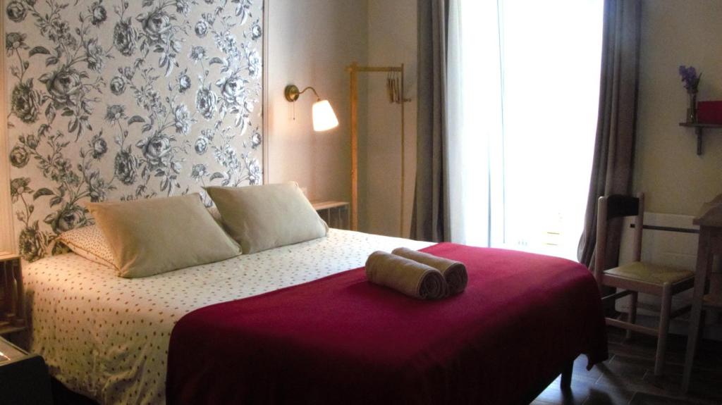 a bedroom with a bed with a red blanket at Maison d'hôtes KerCalow, Chambres d'hôtes in Pleine-Fougères