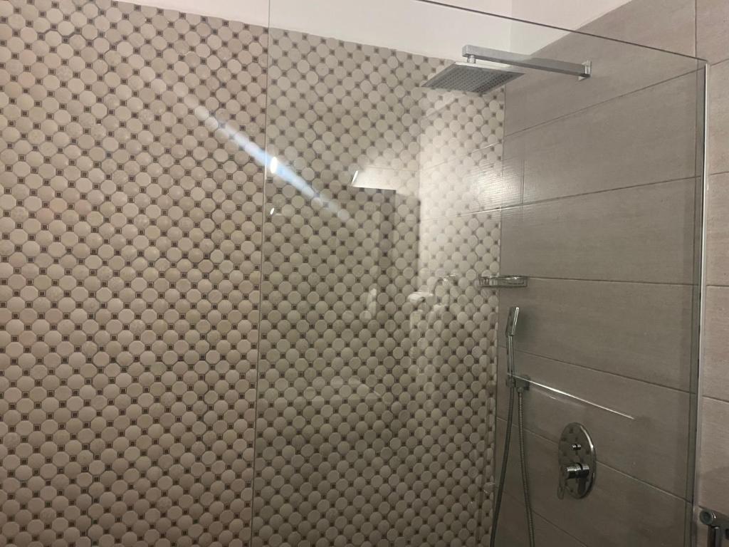 Koupelna v ubytování Saranda Hotel