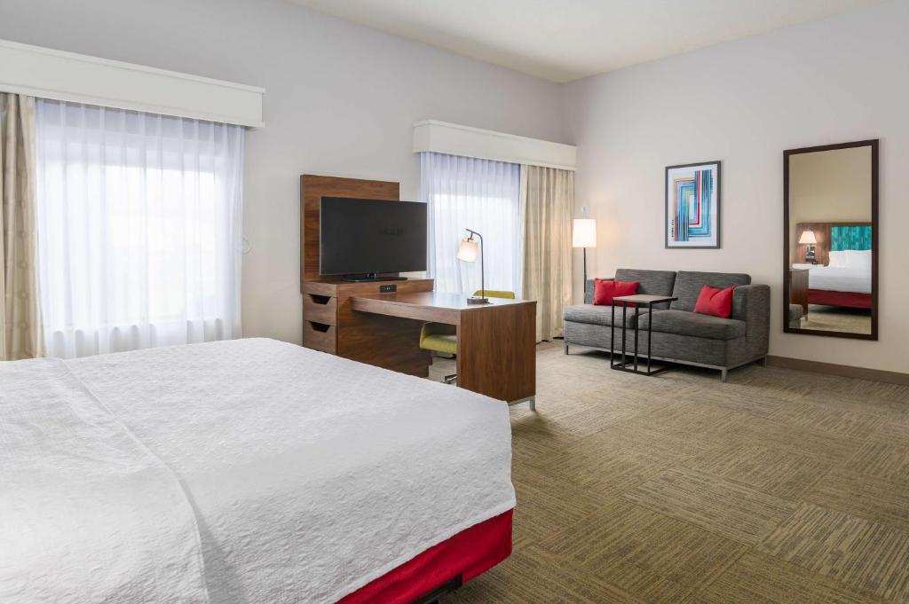 Hampton Inn & Suites Hartford-Manchester - Studio Met Kingsize Bed En Slaapbank - Niet-roken