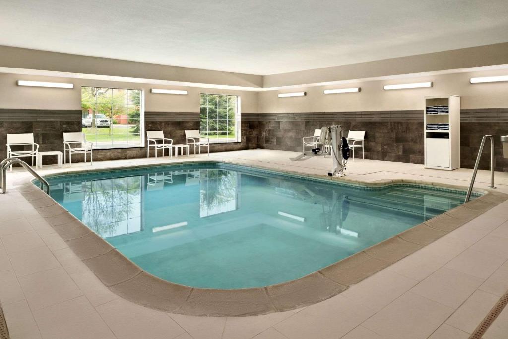 Country Inn & Suites by Radisson, Novi, MI photo