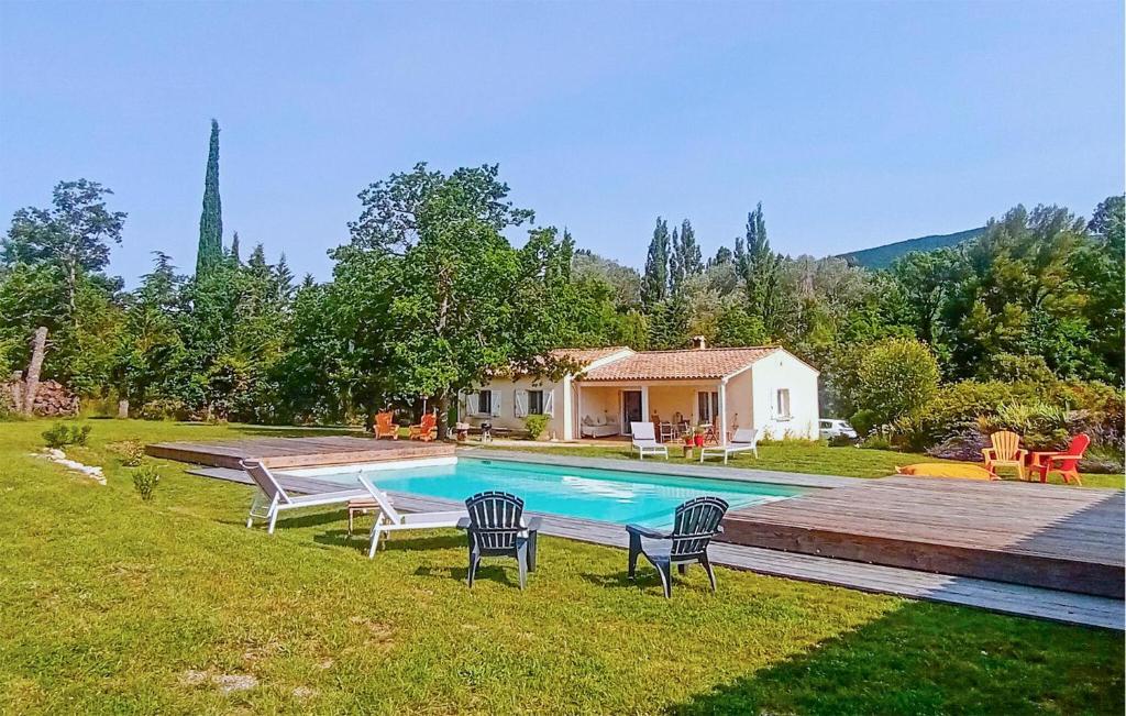 Piscina en o cerca de Cozy Home In Le Poet-laval With Private Swimming Pool, Can Be Inside Or Outside