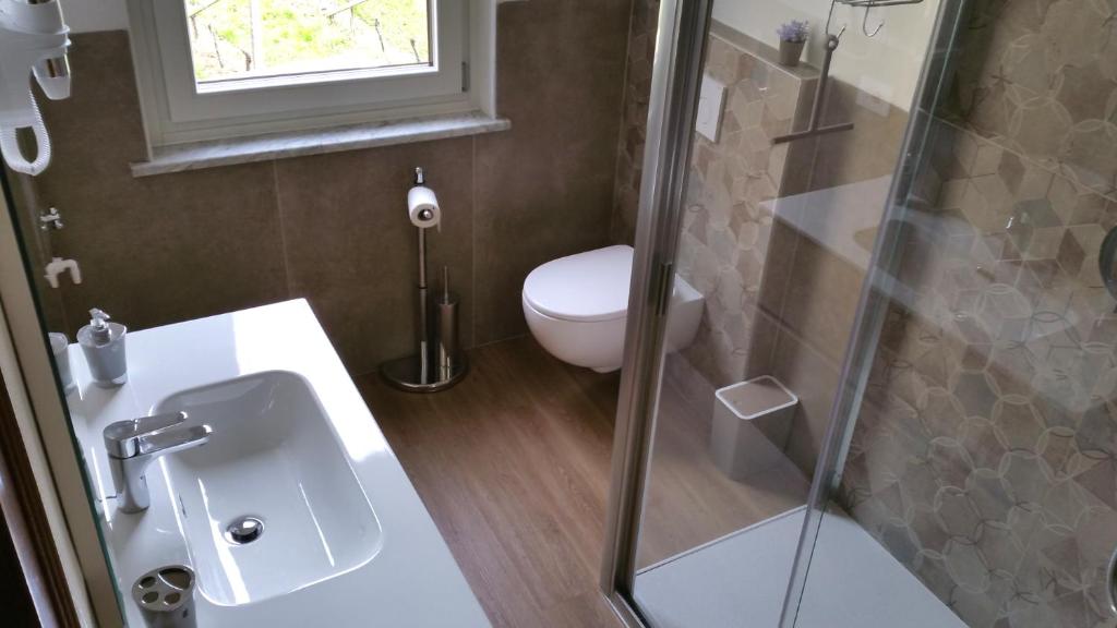 Koupelna v ubytování Cà Dina - Appartamento in Val di Cembra