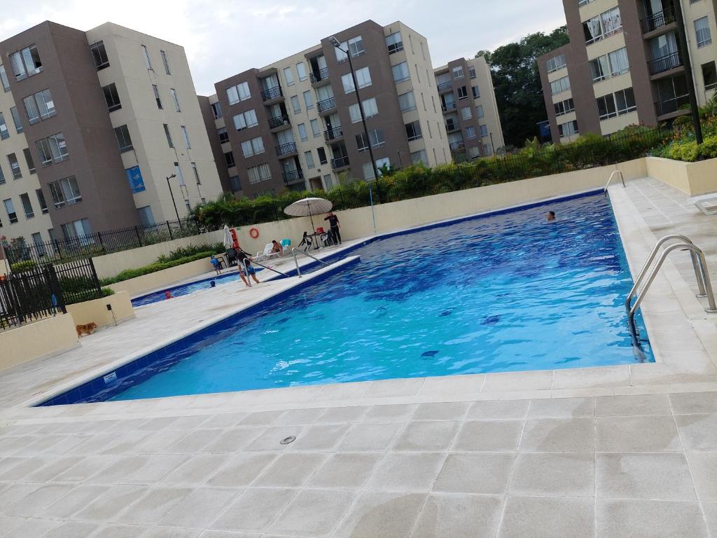Apartamento en condominio con piscina