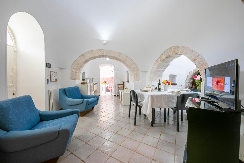 Część wypoczynkowa w obiekcie La Casa Sulla Roccia Trulli Pool - Happy Rentals