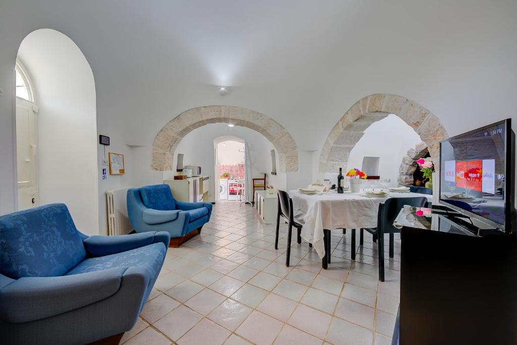 Część wypoczynkowa w obiekcie La Casa Sulla Roccia Trulli Pool - Happy Rentals