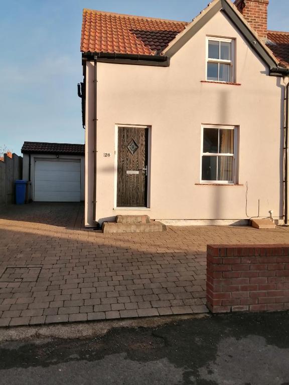 Springfield Villa, Flamborough (updated prices 2024)