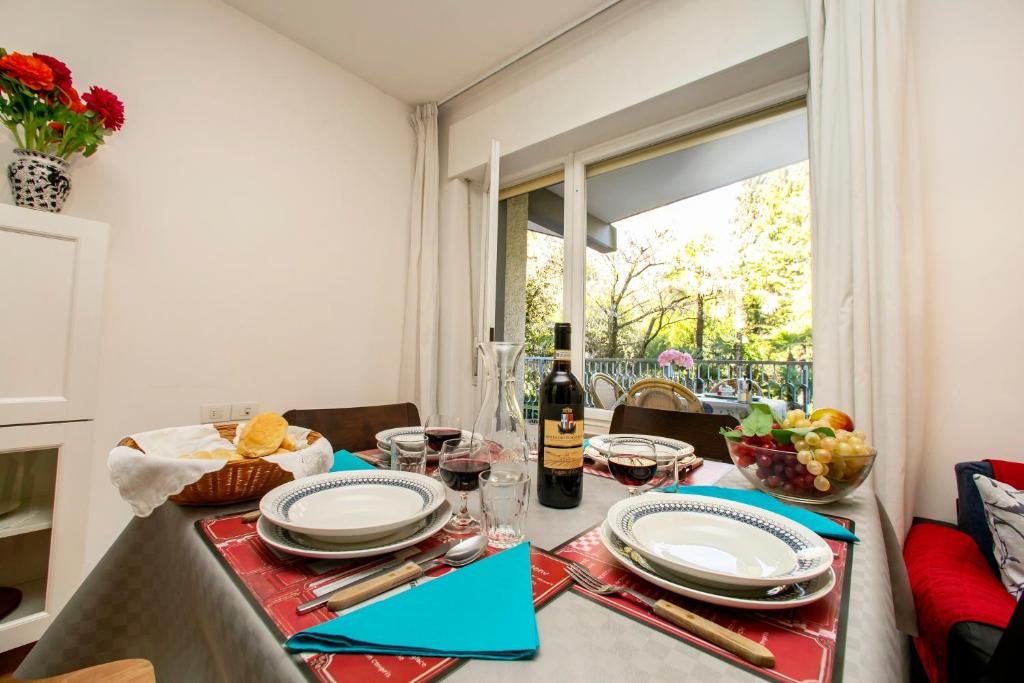Napoje w obiekcie Riva Lago e Spiaggia Apartment - Happy Rentals