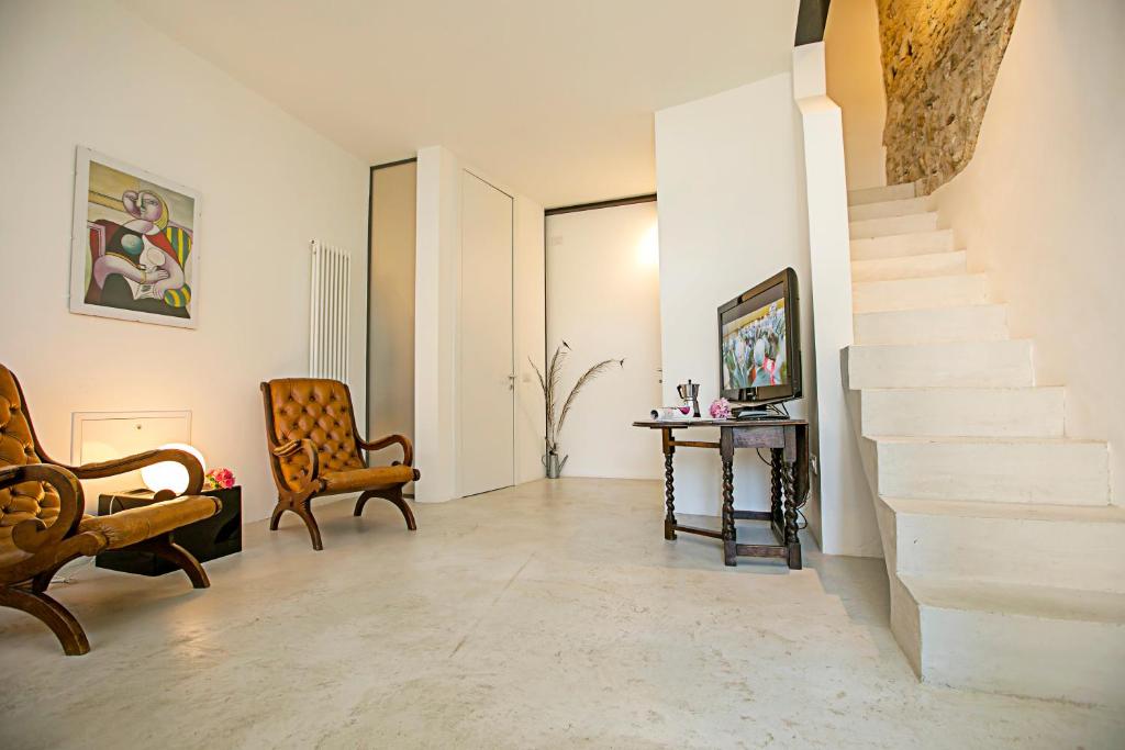 Telewizja i/lub zestaw kina domowego w obiekcie Casa Alla Grotta - Happy Rentals