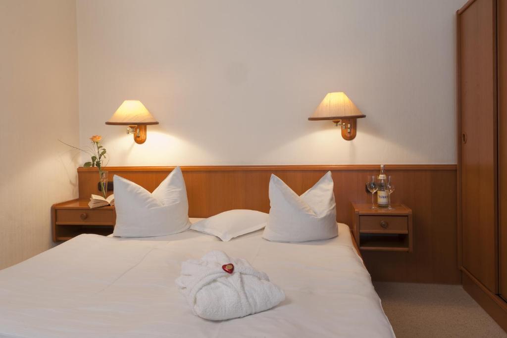 Postel nebo postele na pokoji v ubytování Hotel Parkfrieden