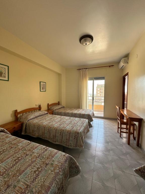 HOTEL MIRAMAR - Economy Quadruple Room