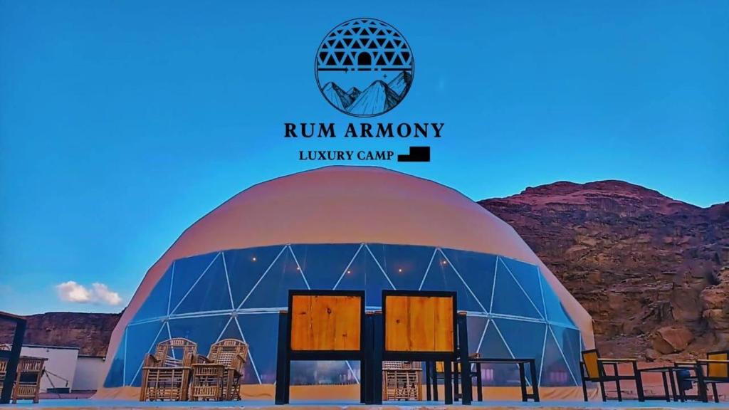 Nespecifikovaný výhled na hory nebo výhled na hory při pohledu z luxury tent