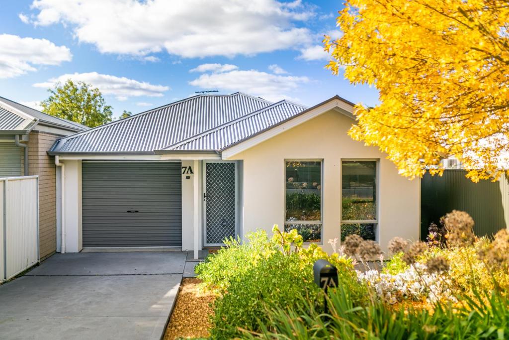 a white house with a garage at 3bedroom Modern Home in Mt Barker, 8km to Hahndorf in Mount Barker