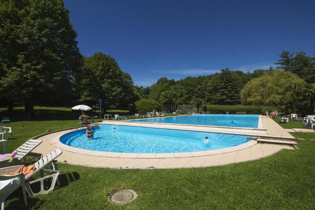 Bazén v ubytování Rododendro Rosso - Happy.Rentals nebo v jeho okolí