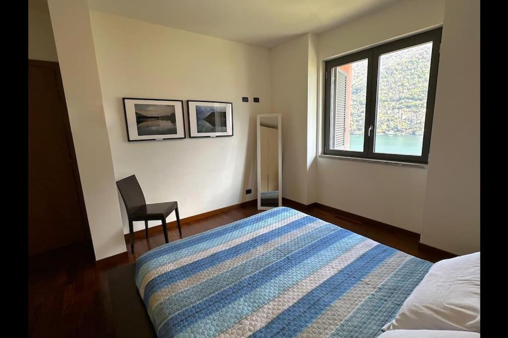 Postel nebo postele na pokoji v ubytování Riflessi sul Lago Apt Laglio - Tramonto