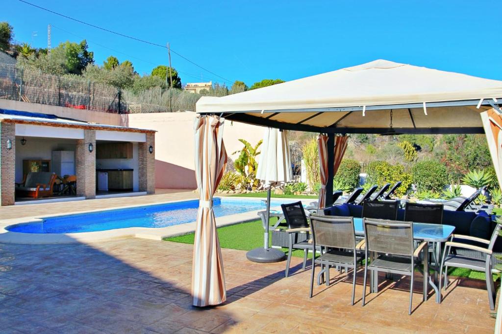 Bazén v ubytování Finca La Verema - holiday home with private swimming pool in Benissa nebo v jeho okolí