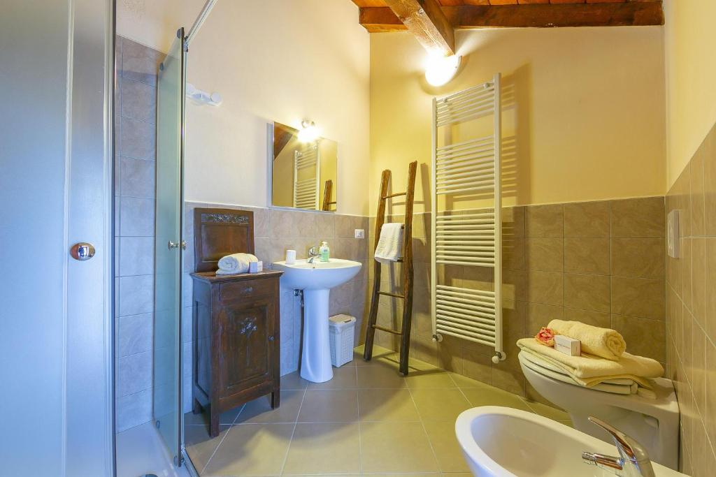 Łazienka w obiekcie Casa Baroni few min from Orta Lake - Happy Rentals