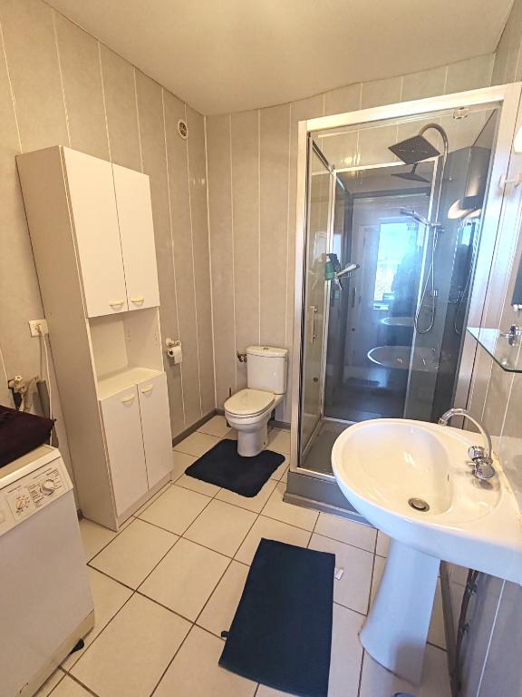 Koupelna v ubytování Auberge du Précontent