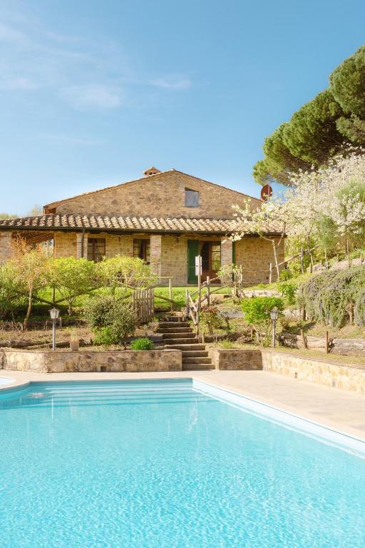 Bazén v ubytování Agriturismo Il Serraglio nebo v jeho okolí