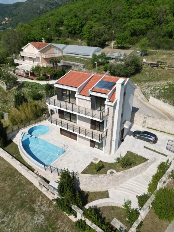 Bazén v ubytování Villa Tivat Bay View nebo v jeho okolí