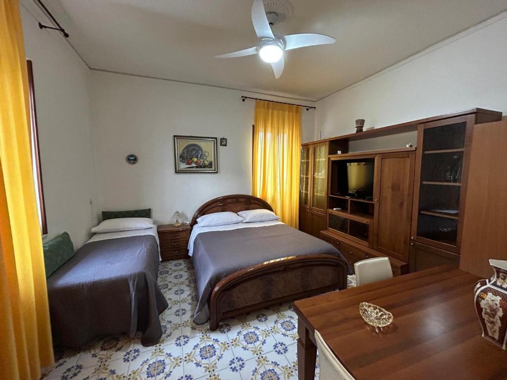 Postel nebo postele na pokoji v ubytování ComeCasa Amalfi Coast in Collina Apartment