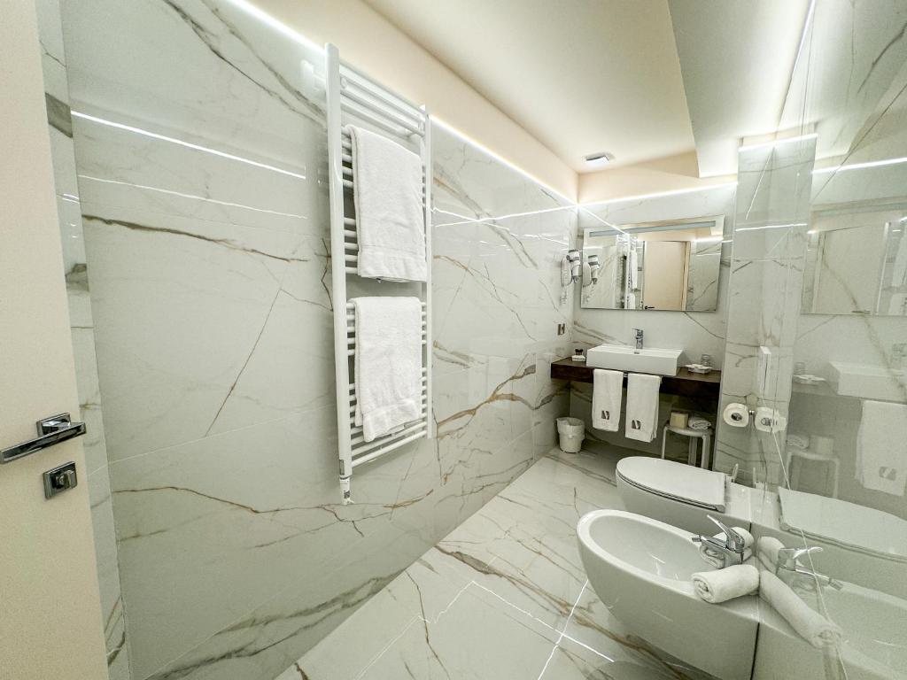 Kopalnica v nastanitvi Hotel Vittorio