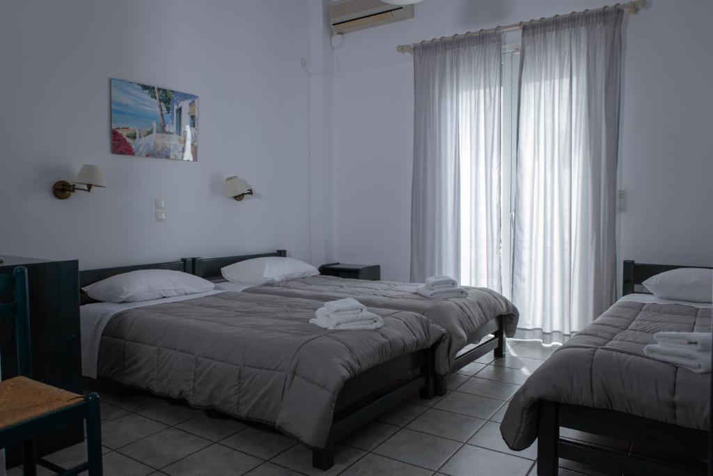 Postel nebo postele na pokoji v ubytování Soula Rooms Tinos