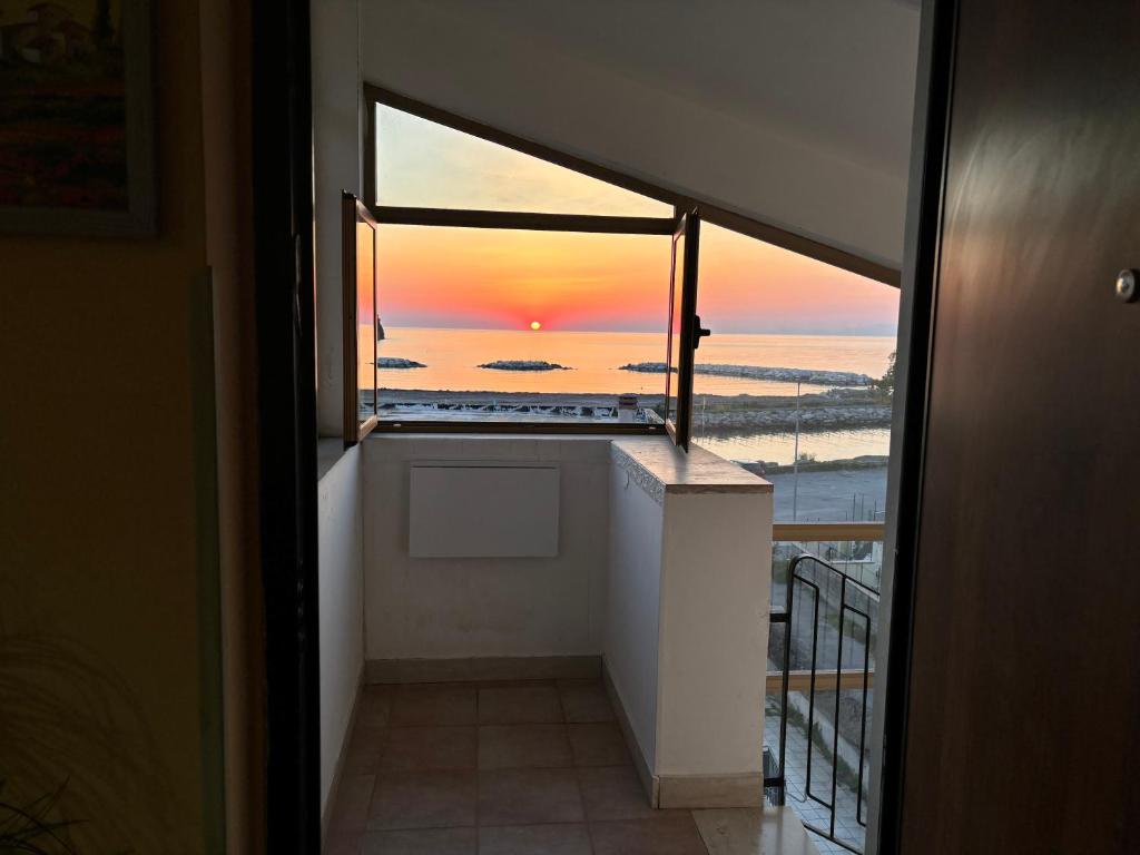 a balcony with a view of the ocean and the sunset at Tramonto sul Mare in Agropoli