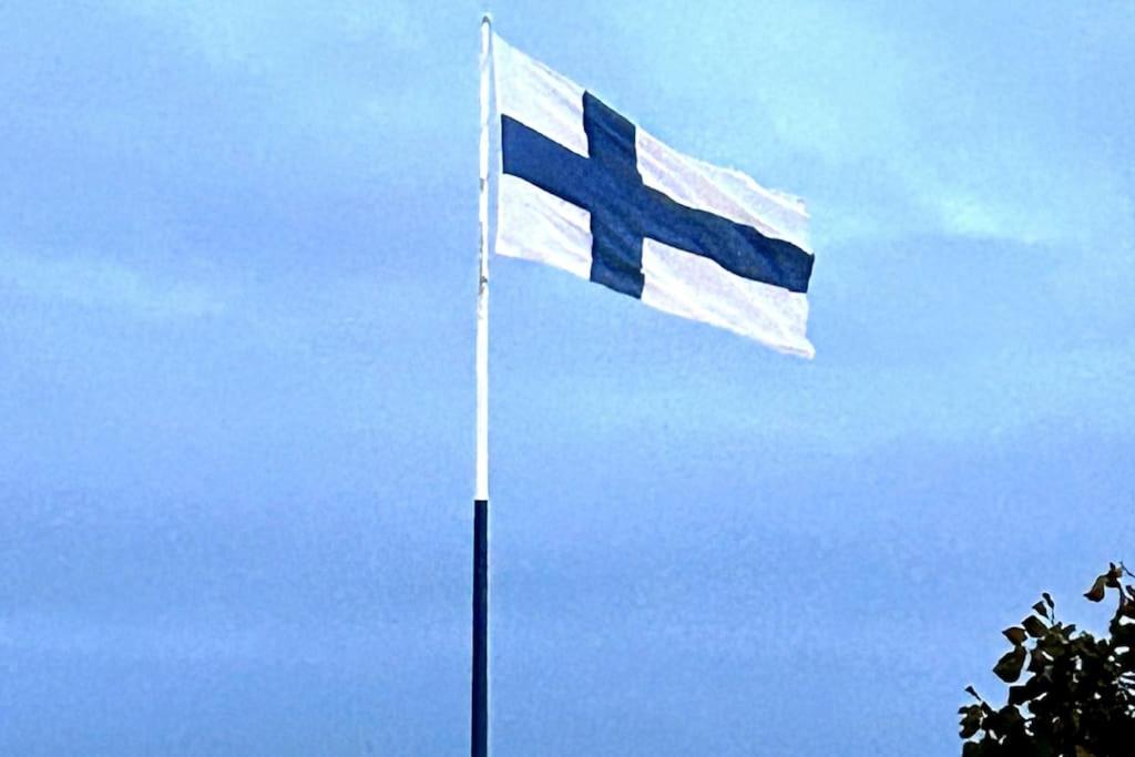 a norwegian flag on a pole in the sky at Sibelius Kaksio Haminassa in Hamina