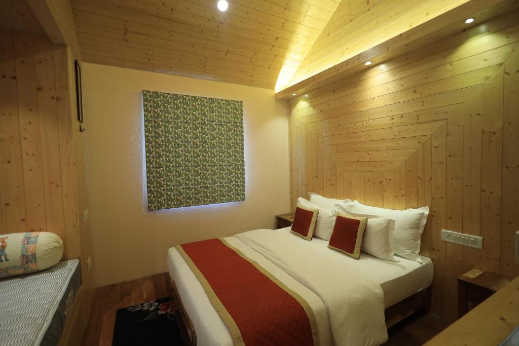 Postel nebo postele na pokoji v ubytování Amrit Van Resort