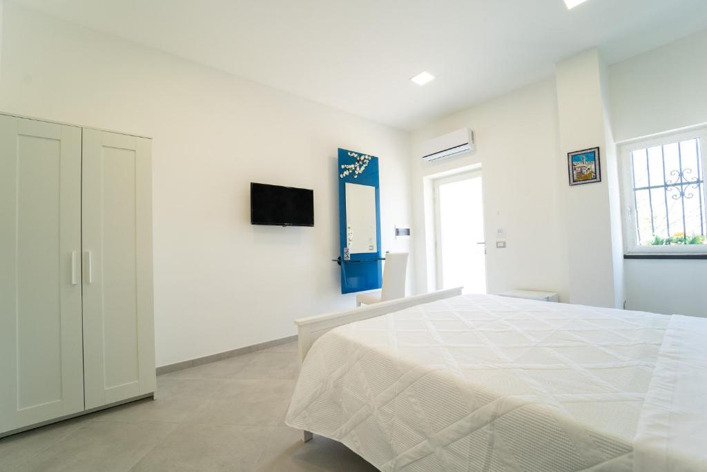 Letto o letti in una camera di Nientemale Residence Napoli