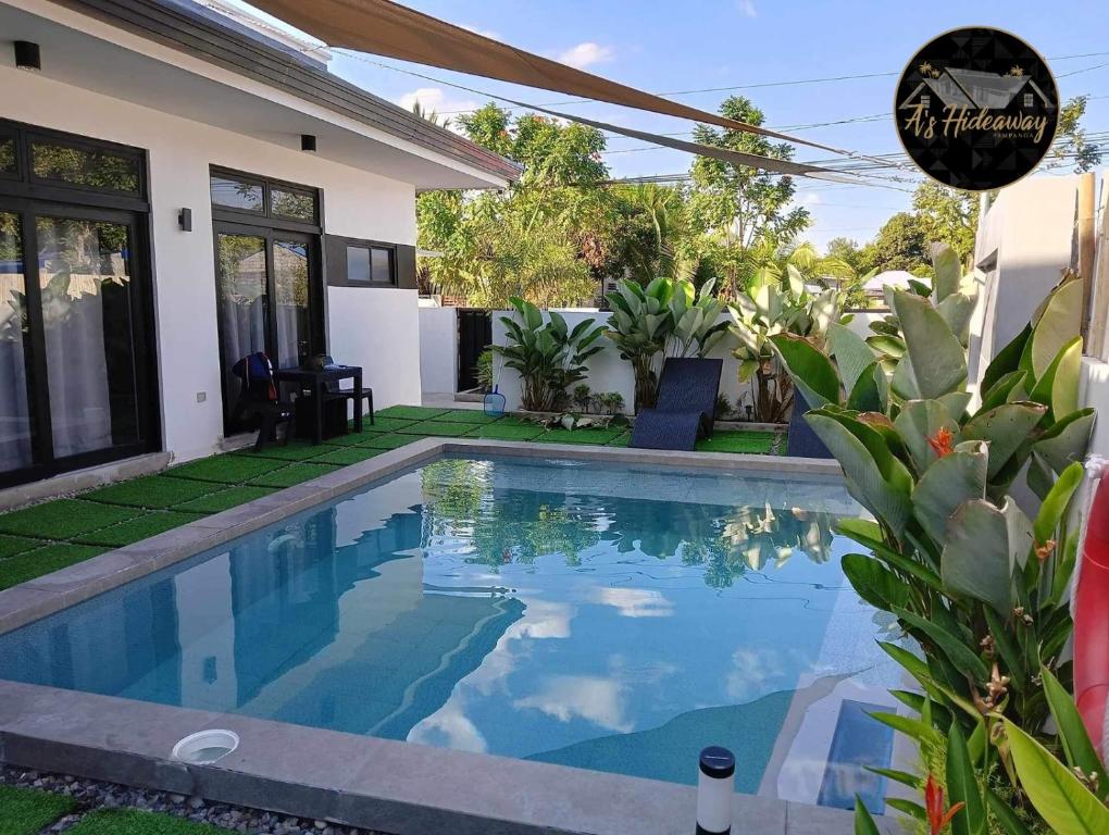 Bazén v ubytování A's Hideaway Pampanga nebo v jeho okolí