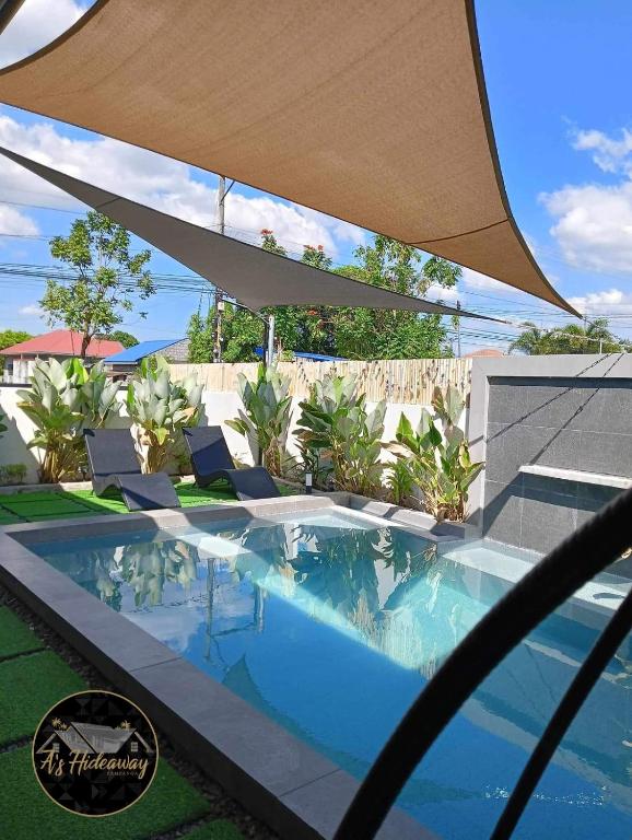 Bazén v ubytování A's Hideaway Pampanga nebo v jeho okolí