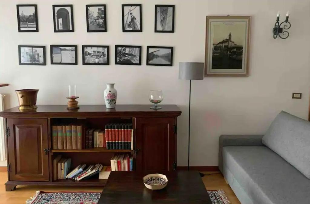 a living room with a couch and a table at Appartamento due Pini Lago di Garda in Salò