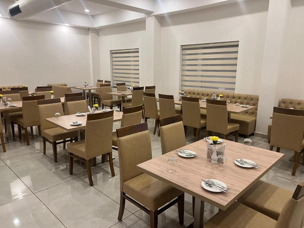 En restaurant eller et andet spisested på Hotel Abaam Neil