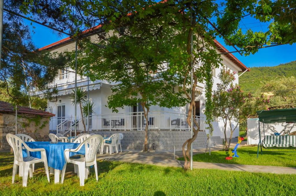 a table and chairs in front of a house at Studios Avra in Skala Rachoniou