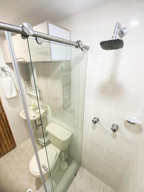 Koupelna v ubytování Casa con piscina privada en Cali, cerca a Cosmocentro