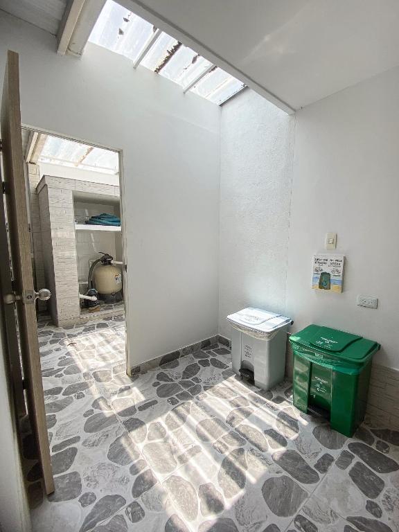 Koupelna v ubytování Casa con piscina privada en Cali, cerca a Cosmocentro