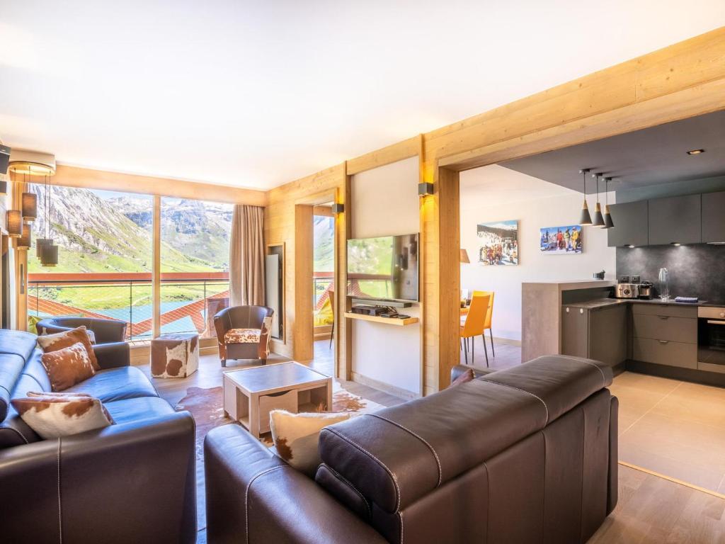 a living room with a couch and a table at Appartement Tignes, 5 pièces, 8 personnes - FR-1-641-37 in Tignes