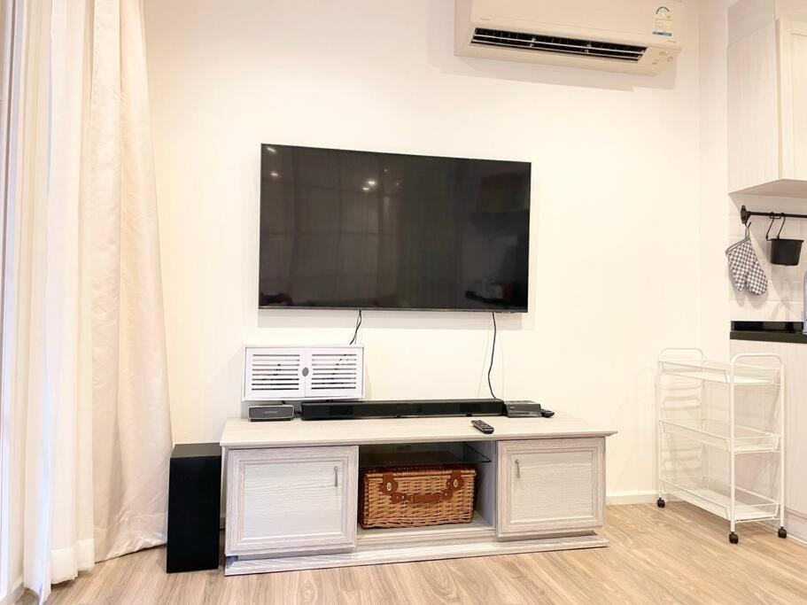 TV a/nebo společenská místnost v ubytování Summer Hua Hin by Tai