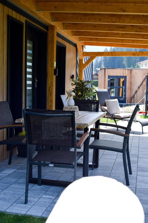 Istumisnurk majutusasutuses Chalet Stuhleckblick-Ferienhaus direkt an der Piste und mit eigener Sauna