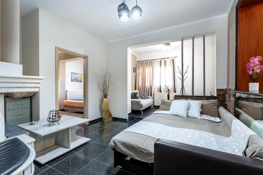 Letto o letti in una camera di Sun & Waves Beachfront Suite