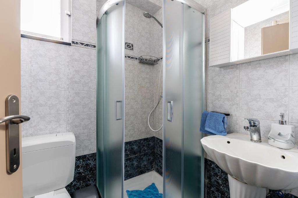 Bagno di Sun & Waves Beachfront Suite