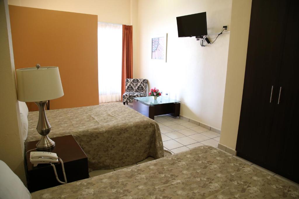 Hotel Plaza Bernal - 双室