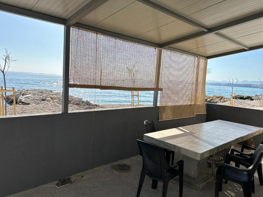 a dining room with a table and a view of the ocean at Apartman Sandra in Podstrana