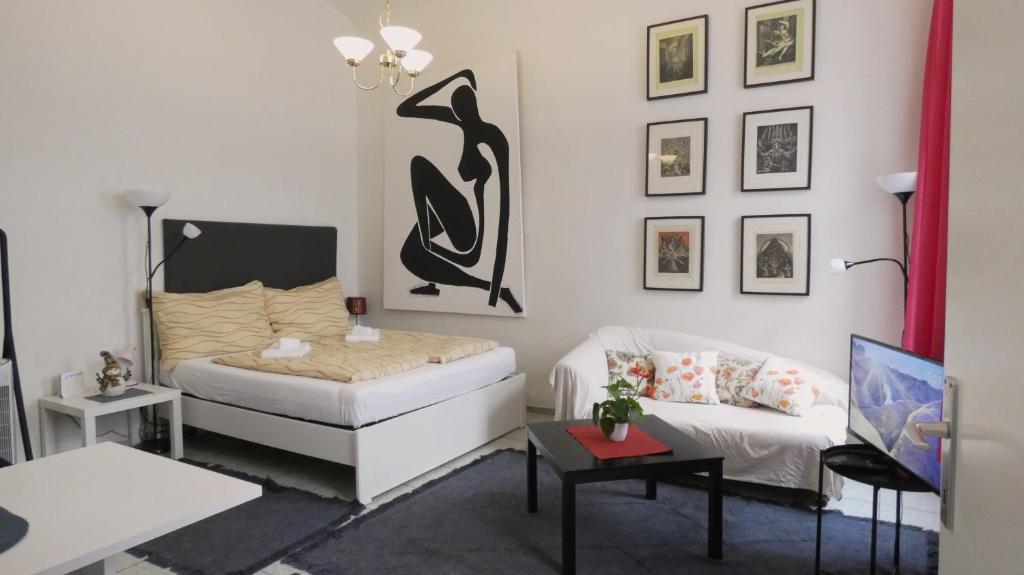 Studio in a Viennese traditional building, central location