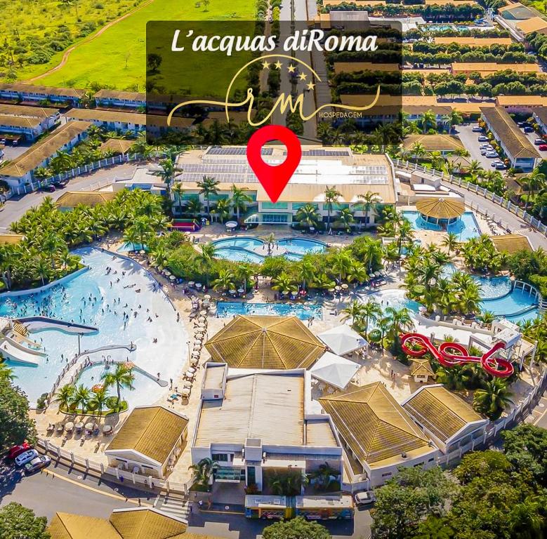 - une vue aérienne sur la piscine d'un complexe dans l'établissement Lacqua diRoma RM Hospedagem, à Caldas Novas
